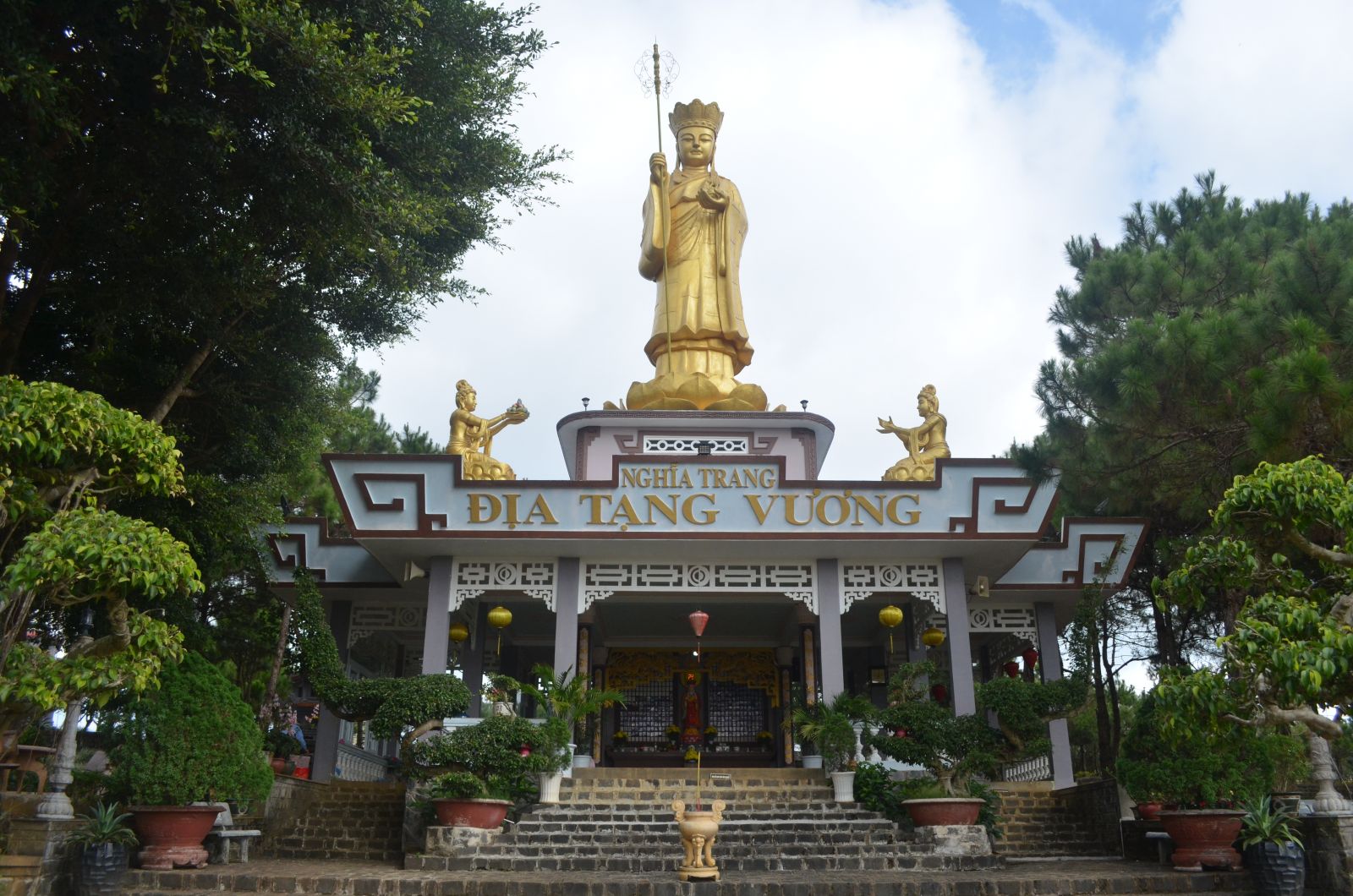 Đất nghĩa trang Phật giáo là gì?